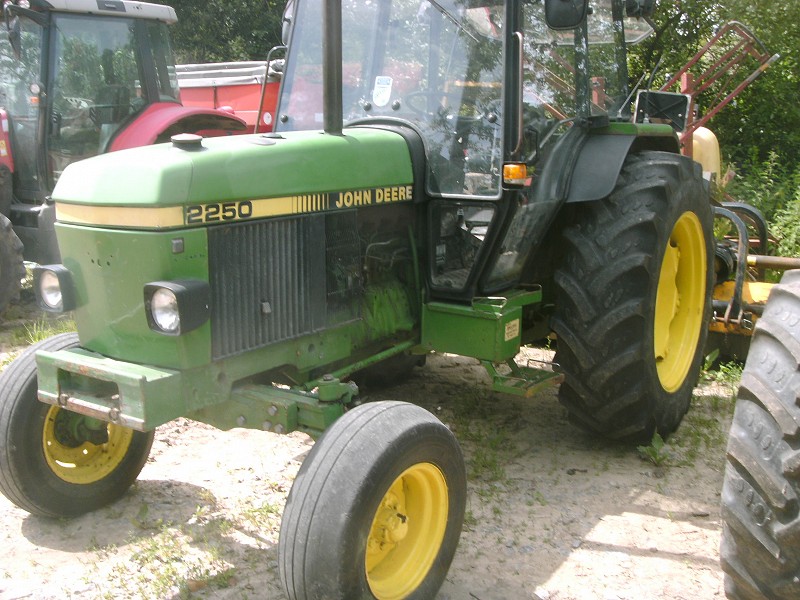 John Deere 2250